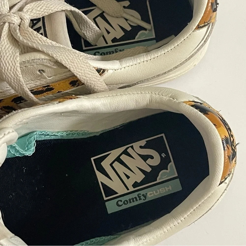 VANS Lace Up Leather Sneakers Women Size 7 Ivory Animal Print Casual Comfy